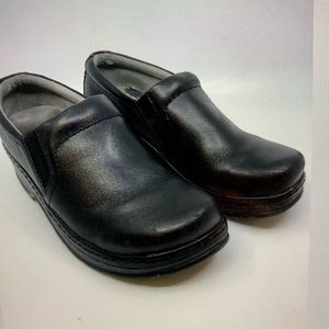 Klogs Black Slip resistant leather clogs 9M